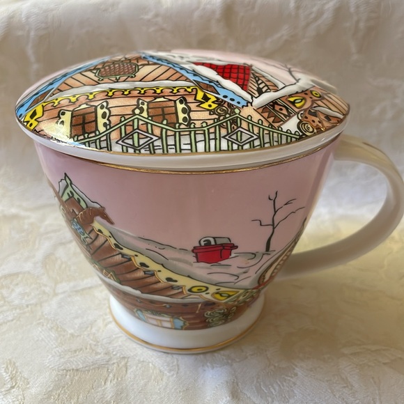 Grace fine ceramic Russian winter wonderland gingerbread house tea Cup & lid - Picture 8 of 8